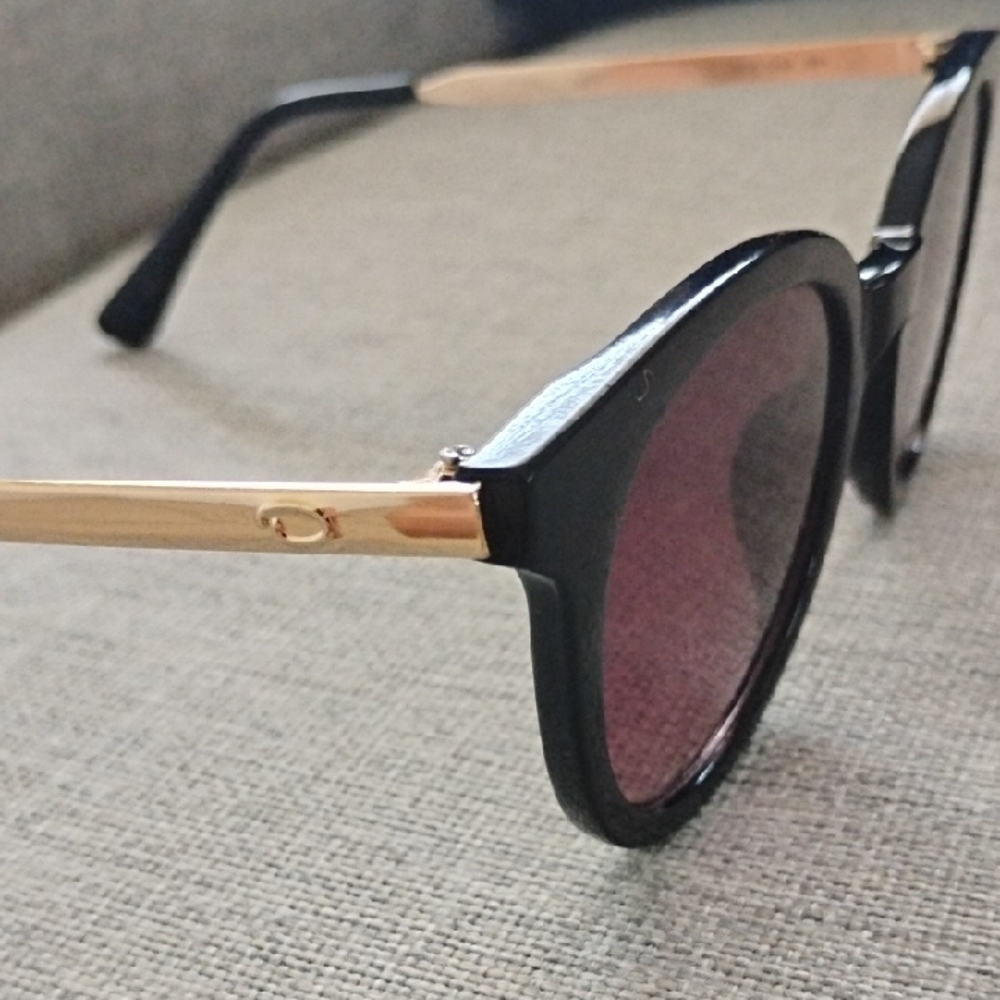 Oscar de la Renta Black Sunglasses with Gold Accents - Picture 3 of 11